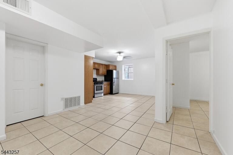 Property listing MLS 4037616 photo 4