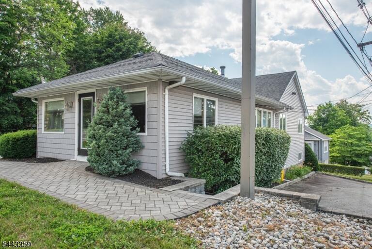 Property listing MLS 4037703 photo 1