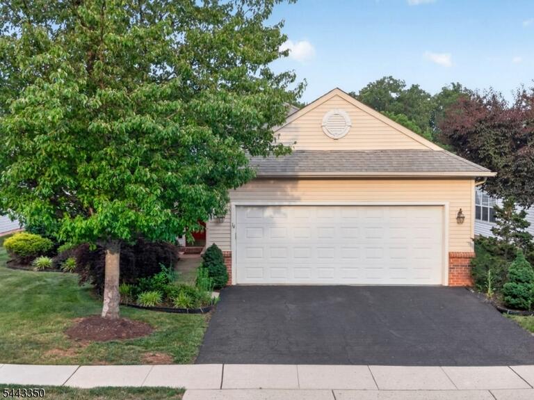 Property listing MLS 4037705 photo 1