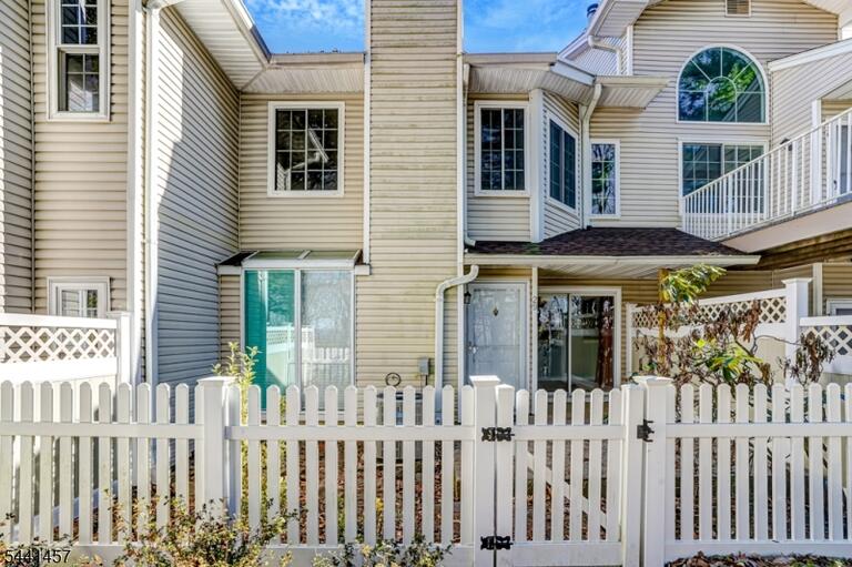 Property listing MLS 4037891 photo 1