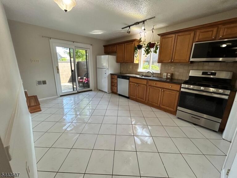 Property listing MLS 4037943 photo 8