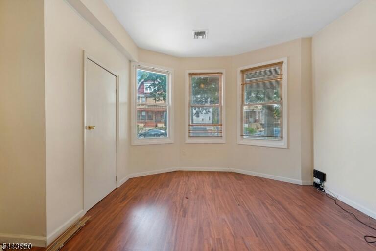 Property listing MLS 4038096 photo 3