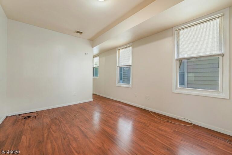 Property listing MLS 4038096 photo 4