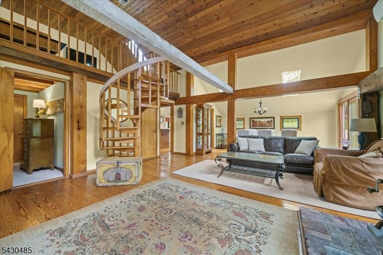 Property listing MLS 4038903 photo 1