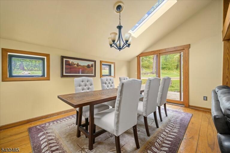 Property listing MLS 4038903 photo 4