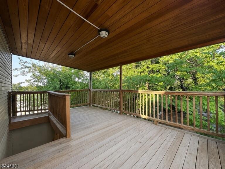 Property listing MLS 4039121 photo 9