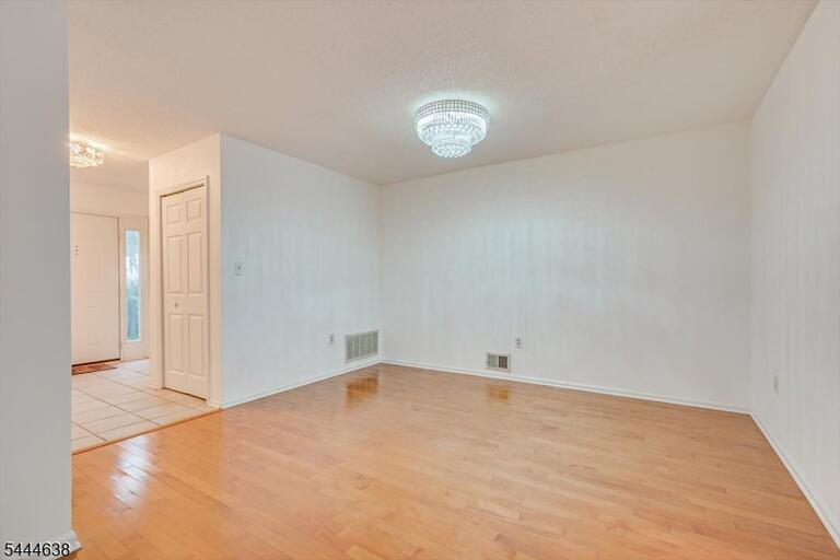 Property listing MLS 4039771 photo 7