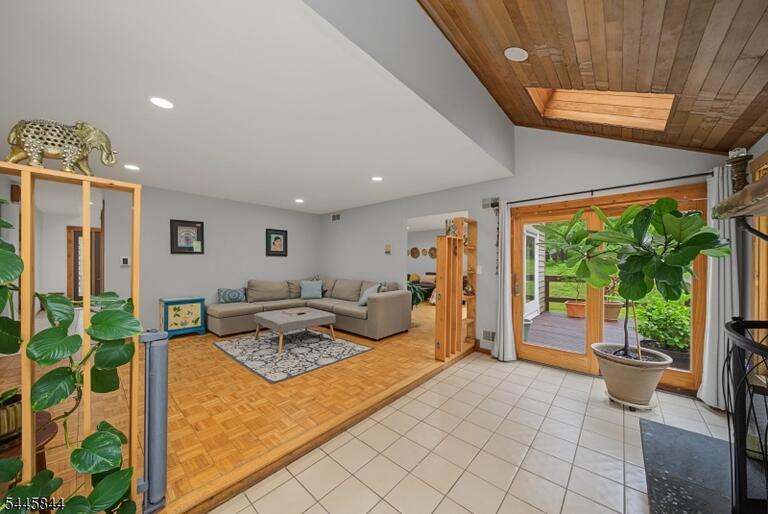Property listing MLS 4039938 photo 15