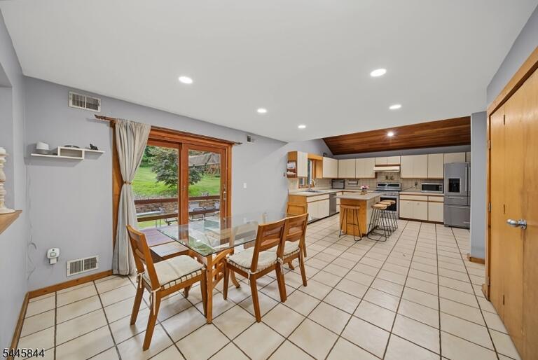 Property listing MLS 4039938 photo 16