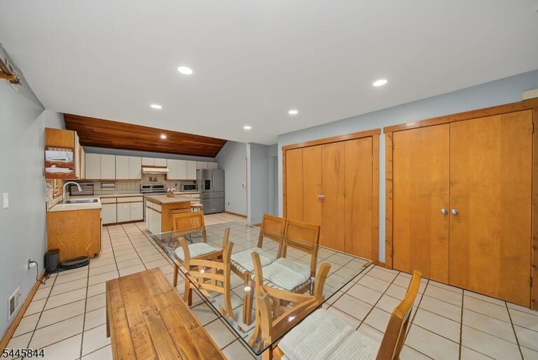 Property listing MLS 4039938 photo 17
