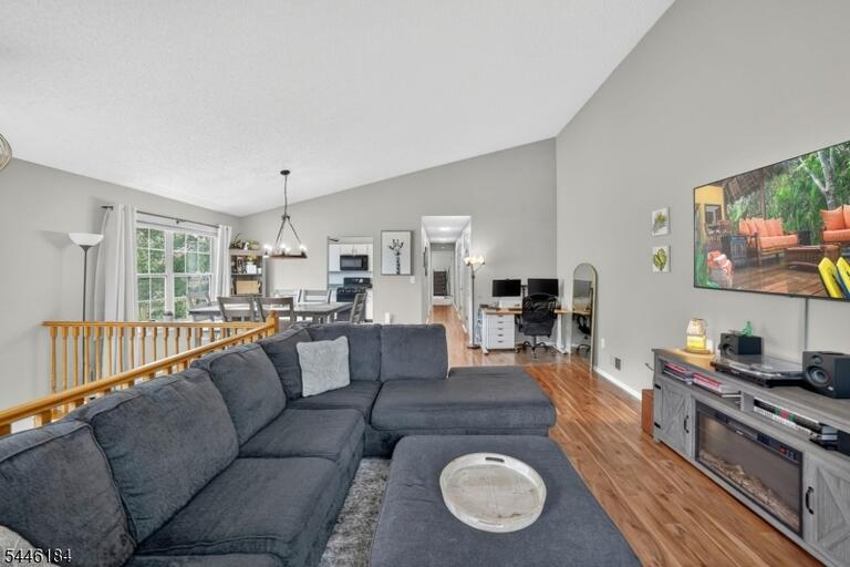 Property listing MLS 4040299 photo 10