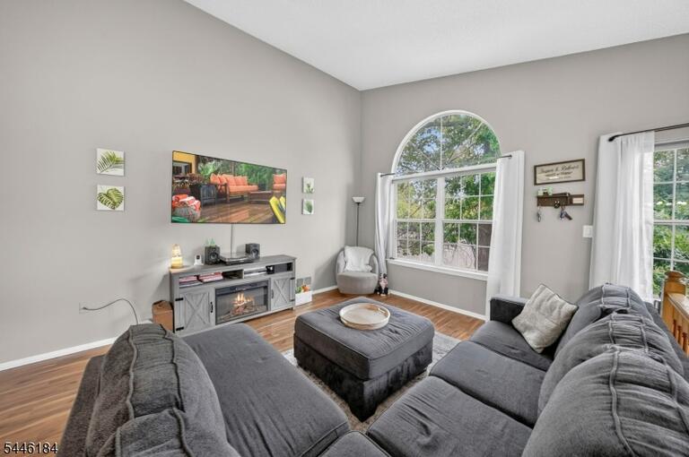 Property listing MLS 4040299 photo 13