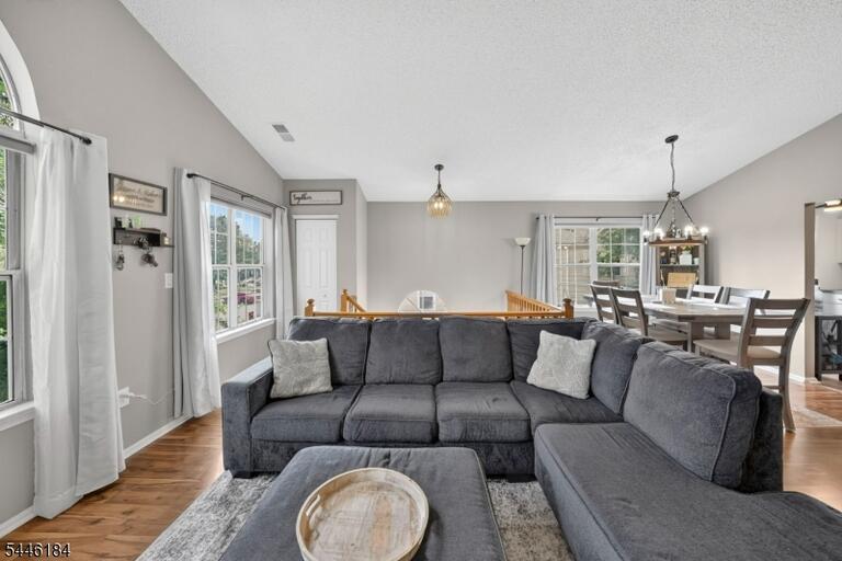 Property listing MLS 4040299 photo 8