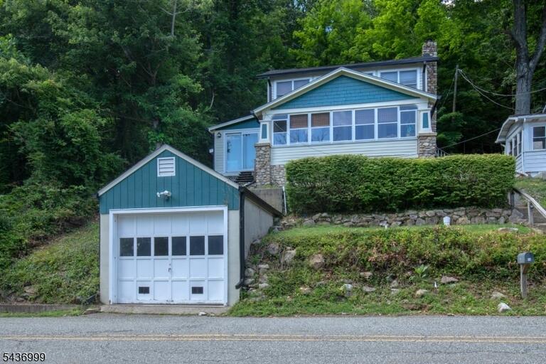 Property listing MLS 4040431 photo 1