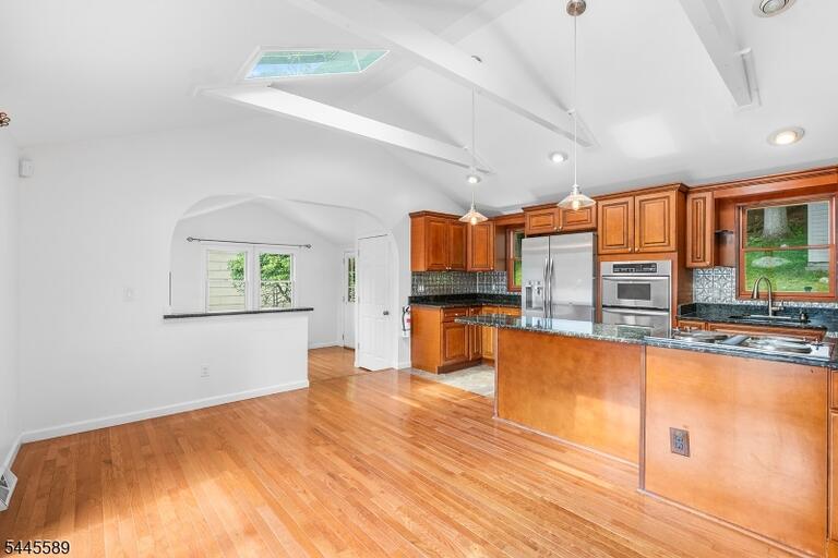 Property listing MLS 4040571 photo 3