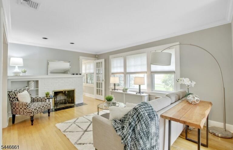 Property listing MLS 4040622 photo 3