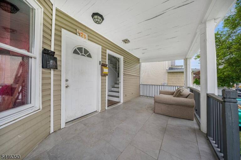 Property listing MLS 4040709 photo 2