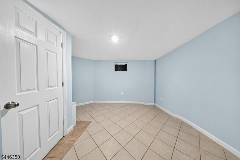 Property listing MLS 4040709 photo 24
