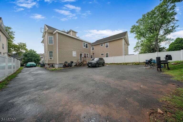 Property listing MLS 4040709 photo 3
