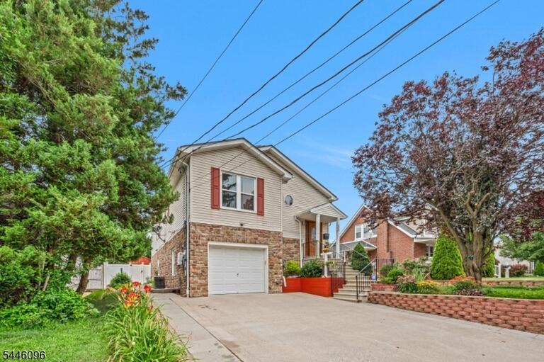 Property listing MLS 4040746 photo 1