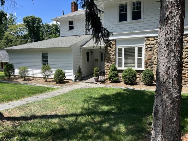 Property listing MLS 4040784 photo 1