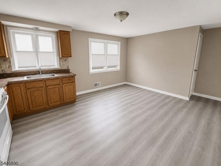Property listing MLS 4040787 photo 3