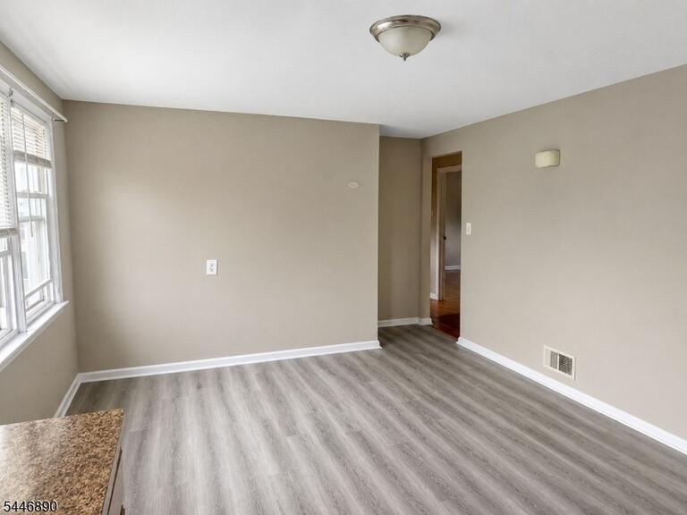 Property listing MLS 4040787 photo 4