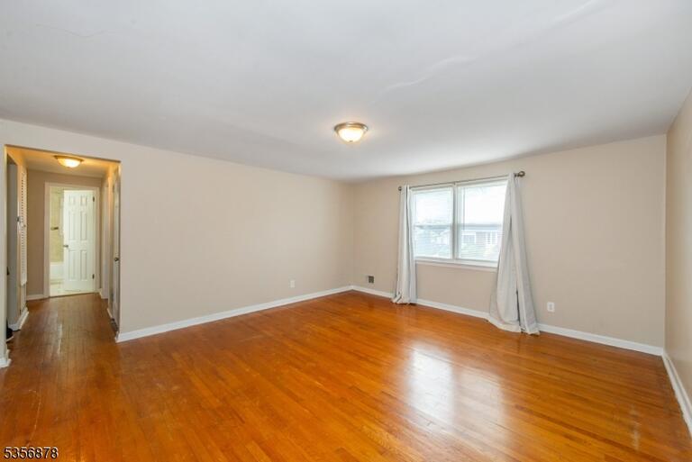 Property listing MLS 4040787 photo 5