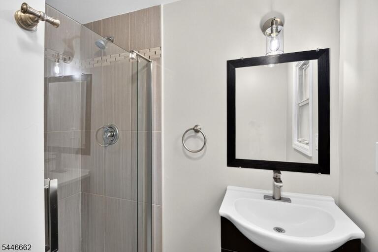 Property listing MLS 4040834 photo 9