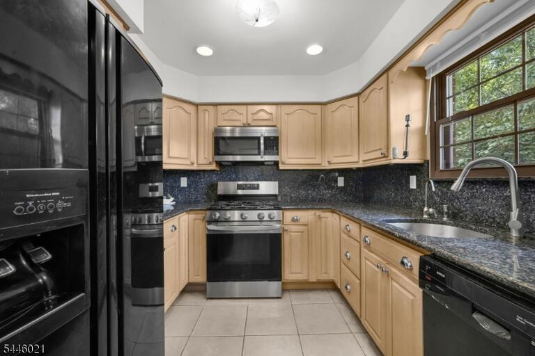 Property listing MLS 4040893 photo 5