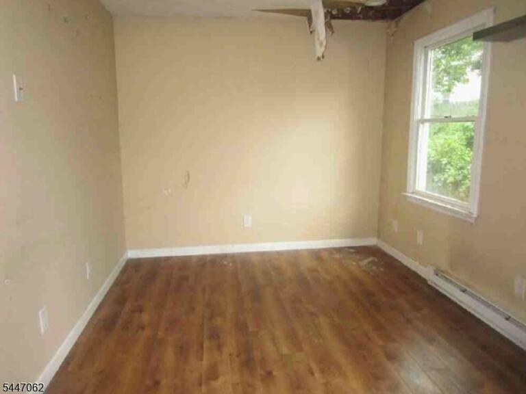 Property listing MLS 4040971 photo 4
