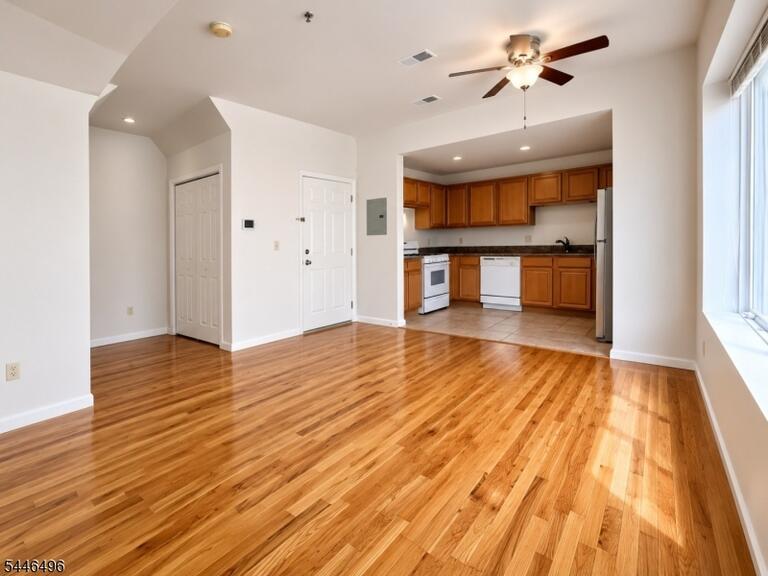 Property listing MLS 4040979 photo 1