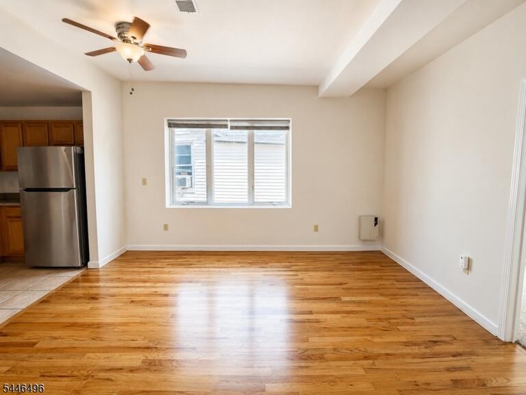 Property listing MLS 4040979 photo 2