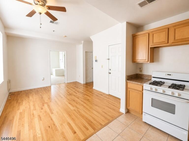 Property listing MLS 4040979 photo 4