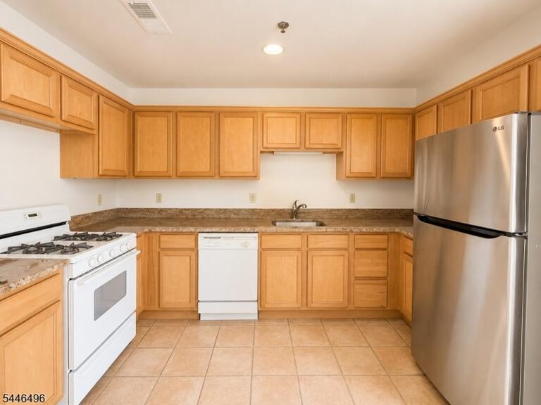 Property listing MLS 4040979 photo 5