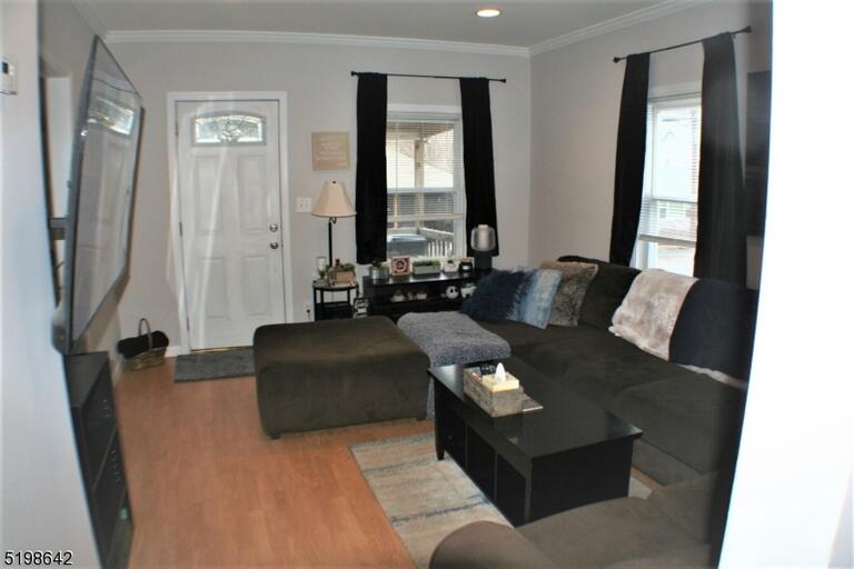 Property listing MLS 4041050 photo 4