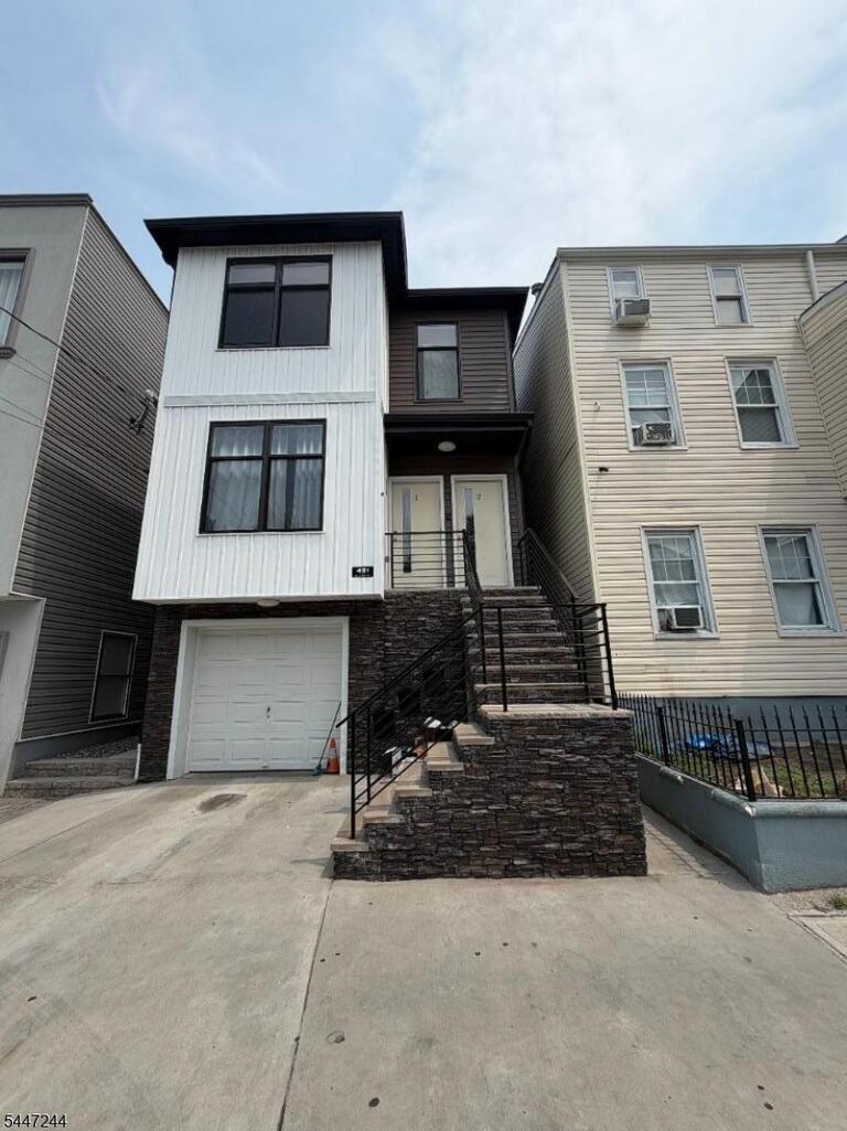 Property listing MLS 4041156 photo 1