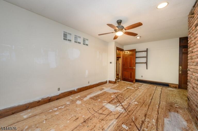 Property listing MLS 4041173 photo 19