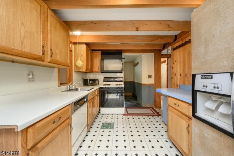 Property listing MLS 4041173 photo 5