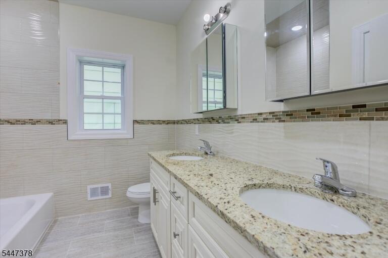 Property listing MLS 4041290 photo 13