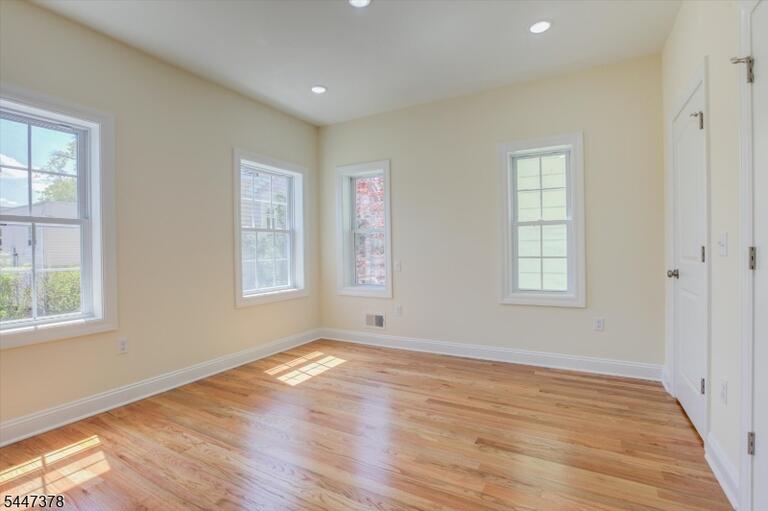 Property listing MLS 4041290 photo 9