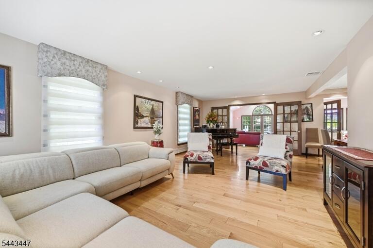 Property listing MLS 4041660 photo 5