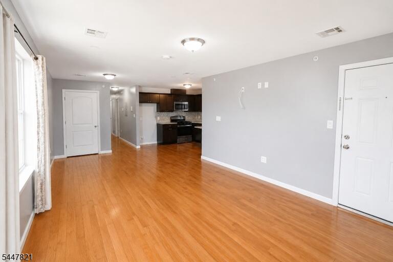 Property listing MLS 4041711 photo 9