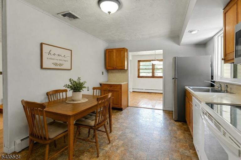 Property listing MLS 4041732 photo 3