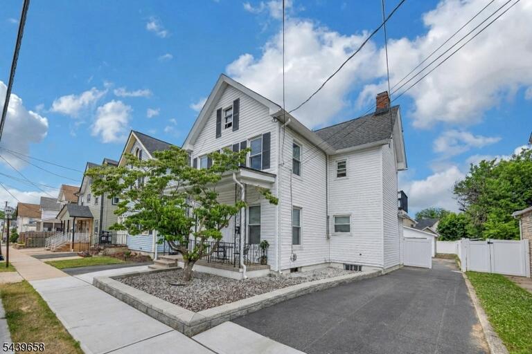 Property listing MLS 4042179 photo 1