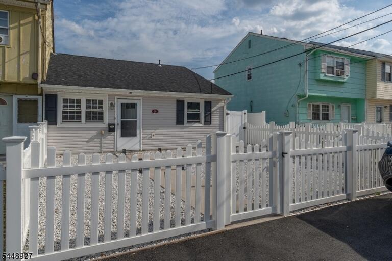 Property listing MLS 4042685 photo 3