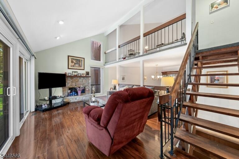 Property listing MLS 4042690 photo 2
