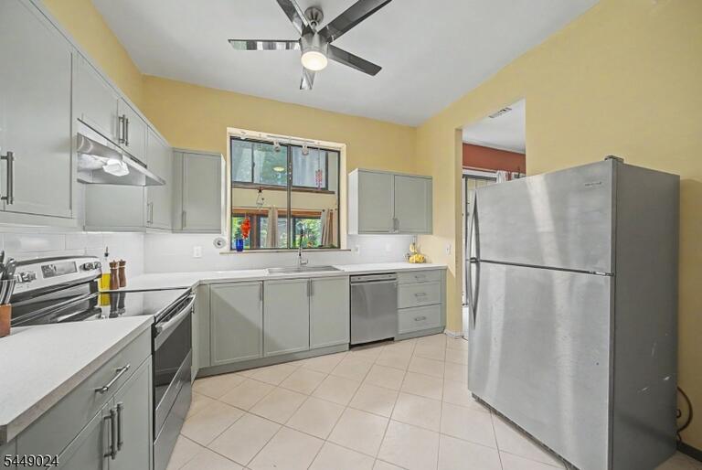 Property listing MLS 4042864 photo 5