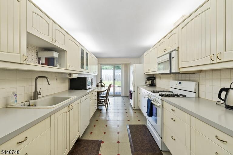Property listing MLS 4042988 photo 10