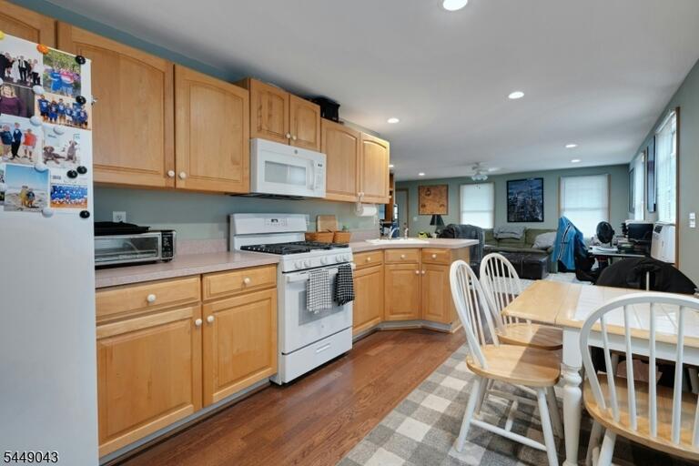 Property listing MLS 4042991 photo 8
